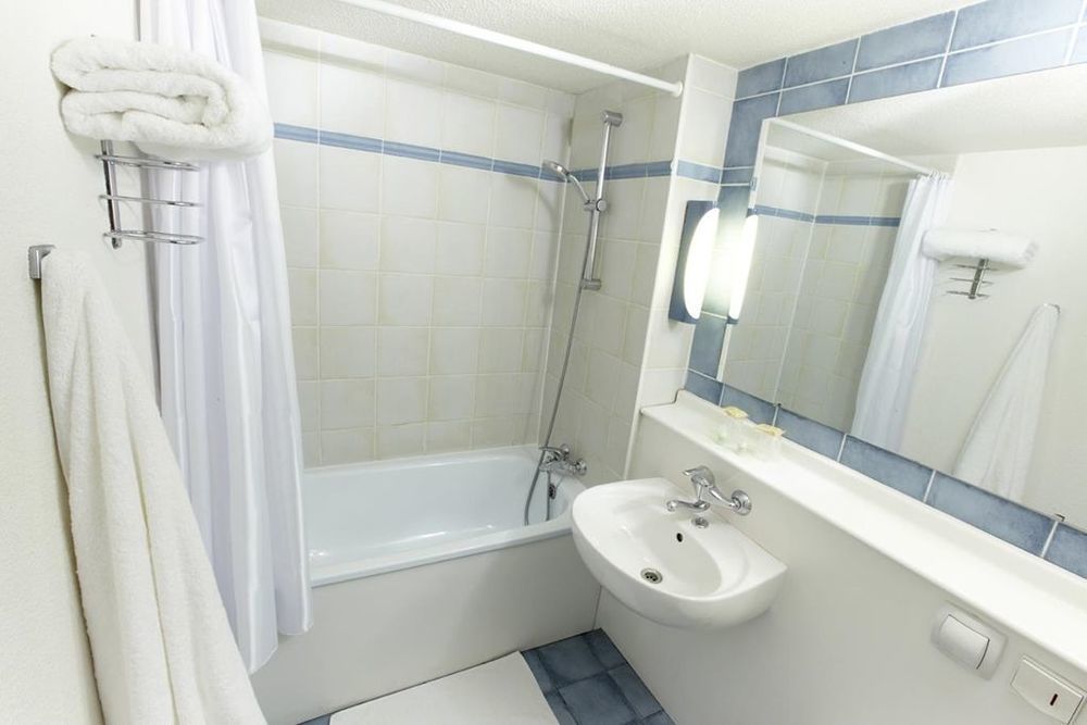 Campanile Le Mans - Arnage Hotel Room photo